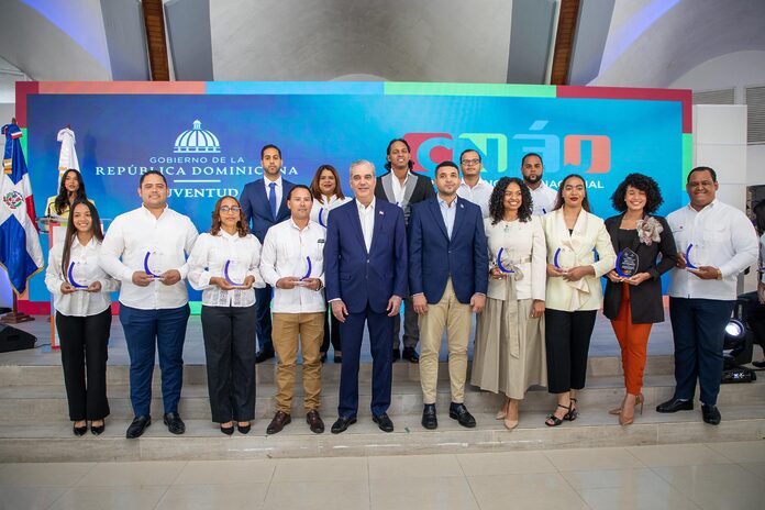 Presidente Abinader llama a los jóvenes a ser guardianes de la ética y se autodenomina presidente del Sistema Nacional de Ética Juvenil